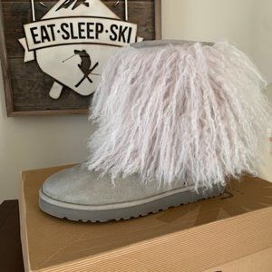 UGG Sheepskin Cuff short boot - Size 10 Gray